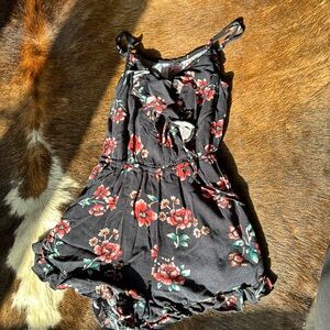 Woman’s romper! Super comfy material! Size S